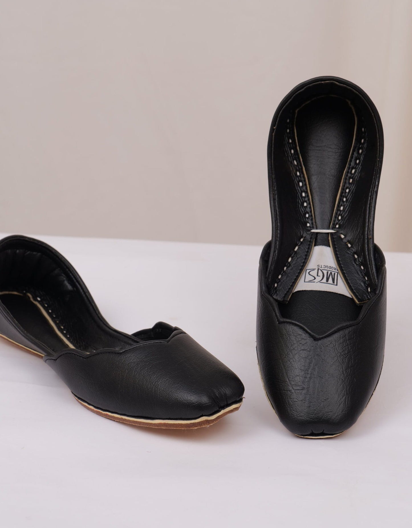 Onyx Noir – Black