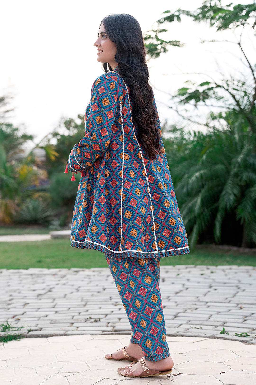 T-ALPARTW-031, Stylish body pannel shirt.Paired with straight shalwer
