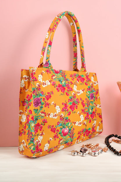 Stylish everyday canvas bag