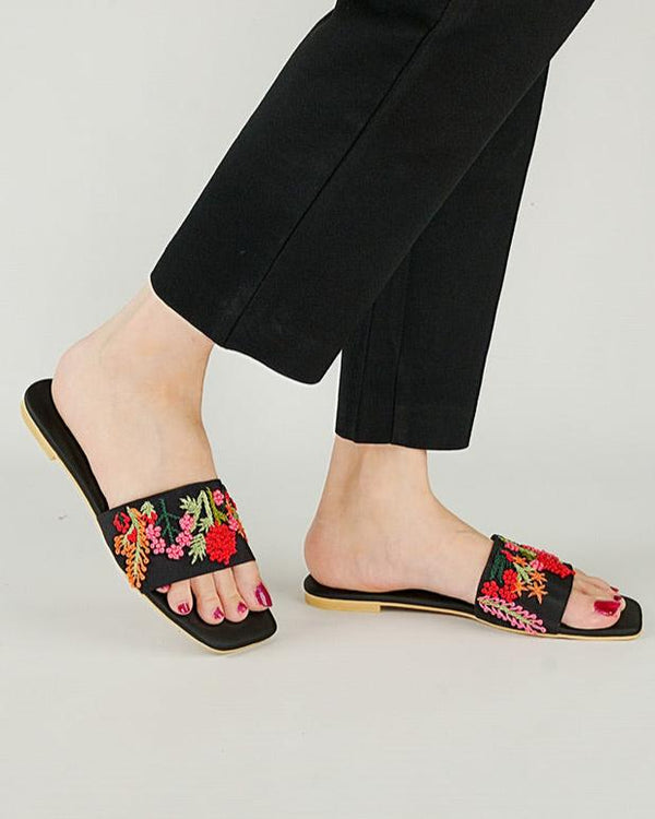 Embroidered Floral Flats_BLACK