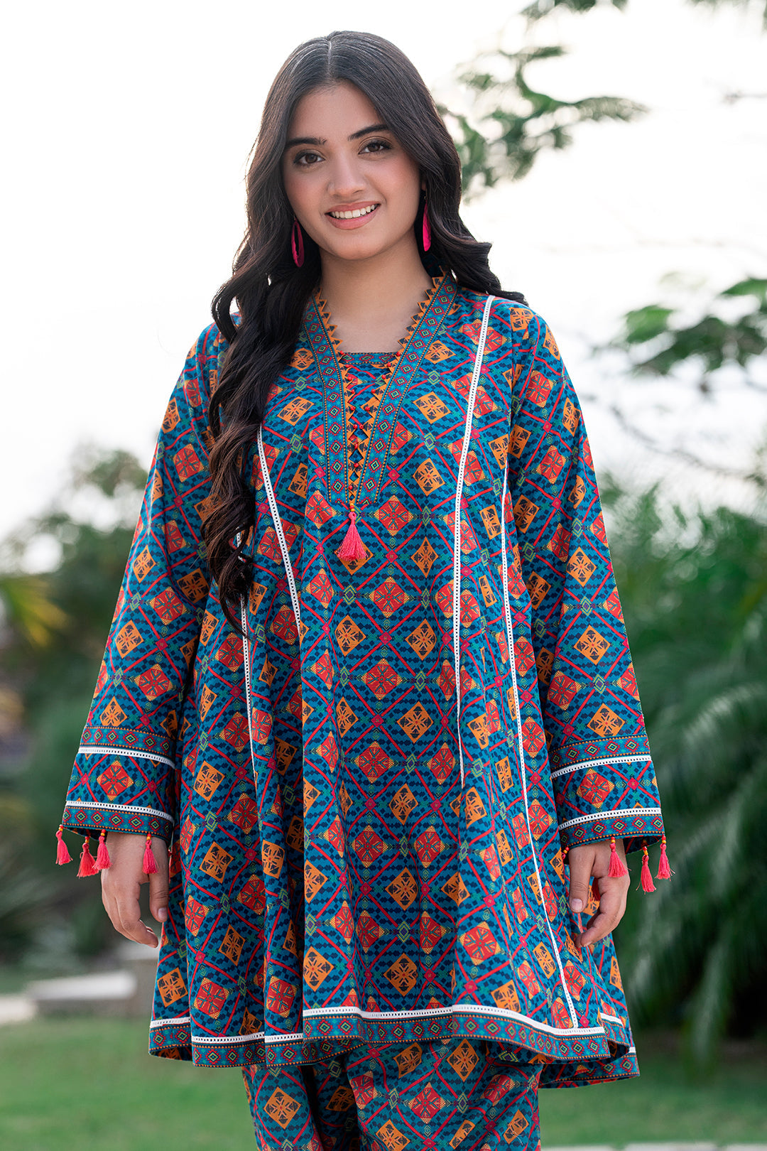 T-ALPARTW-031, Stylish body pannel shirt.Paired with straight shalwer