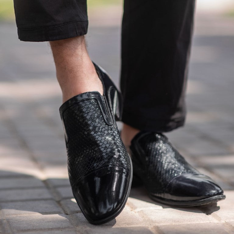 Turkiye-Designer Glazed Leather Shoes in Bold Black
