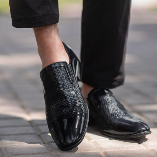 Turkiye-Designer Glazed Leather Shoes in Bold Black