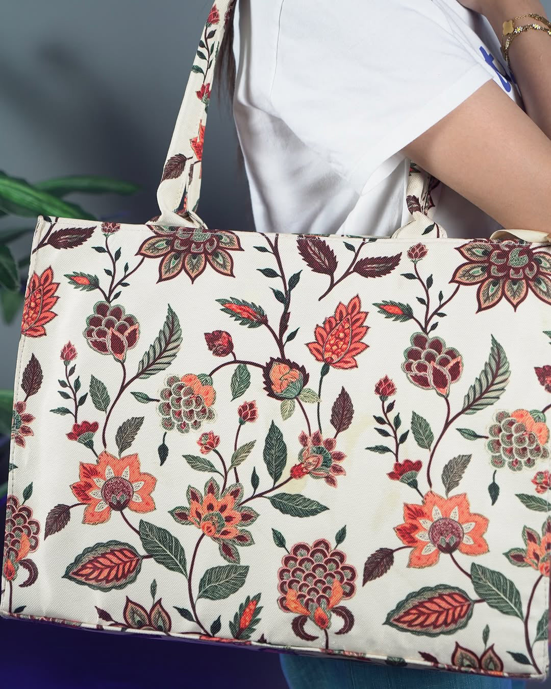 Buy Trendy Canvas Shoulder Bags in Pakistan