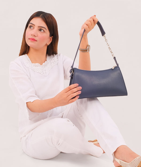 RTW Creation - Blue evening bag with chain handle