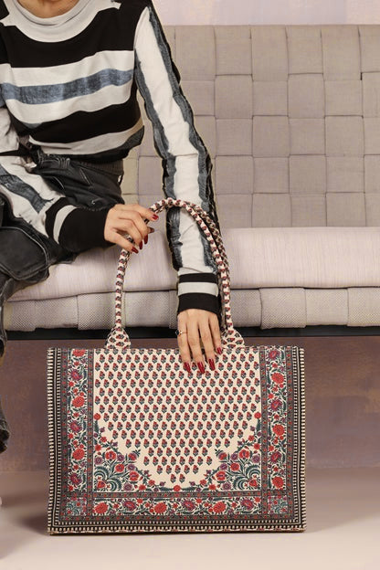Stylish everyday canvas bag