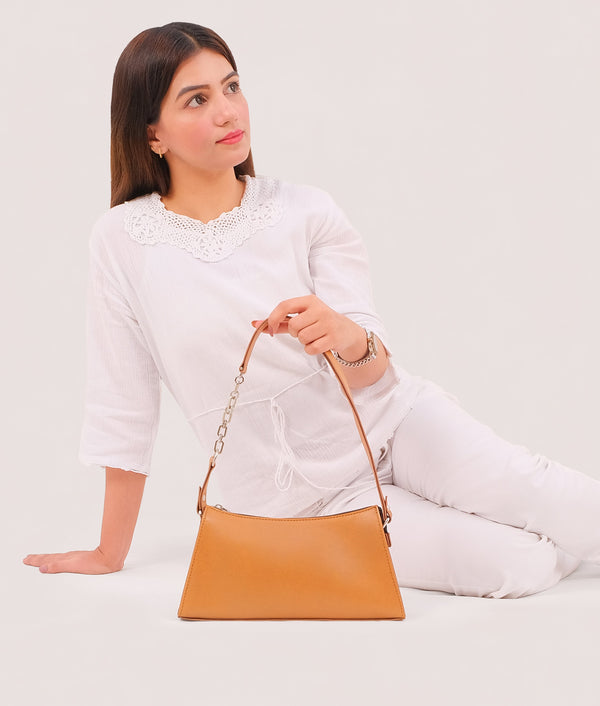 RTW Creation - Yellow evening bag with chain handle