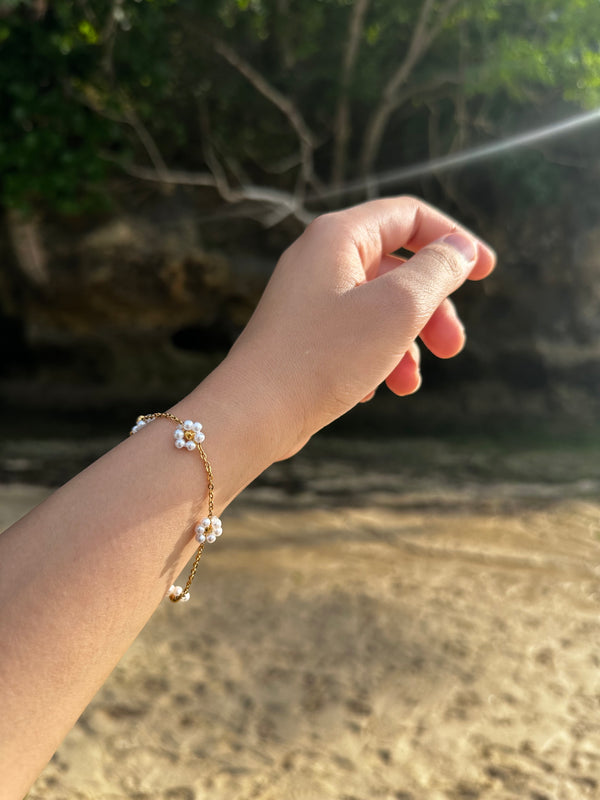 Blooming Beads Bracelet Pearl Gold