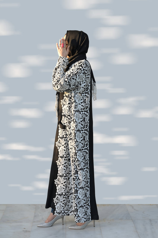 A016 BLACK WITH WHITE LACE TRENCH KAFTAN