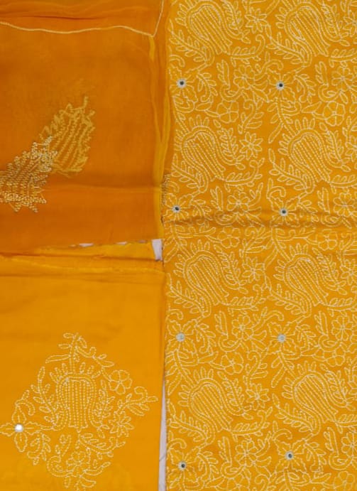 One of the oldest and most loved embroidery styles is Chikankari. Cross Stitch brings the delicate artistry of Chikankari blending it with modern flare.-BeeOrg