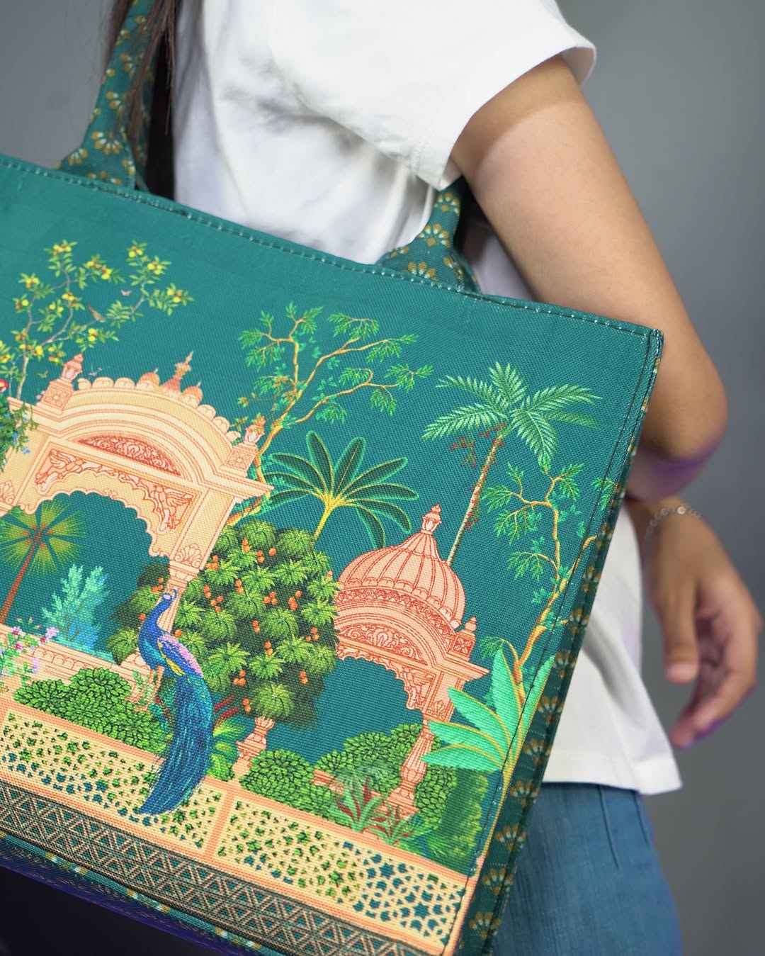 Trendy daily use canvas bag