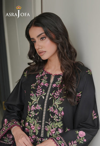 Asra Jofa ASAE-08 close-up of black cambric kurta with pink rose and green leaf embroidery, round neckline with pink picot lace trim and silver placket detail