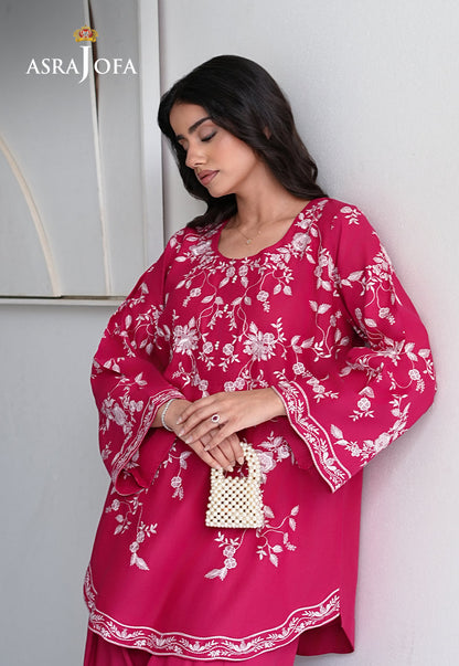 Asra Jofa ASAE-07 magenta embroidered cambric kurta with white floral embroidery and bell sleeves – upper body view with pearl bag