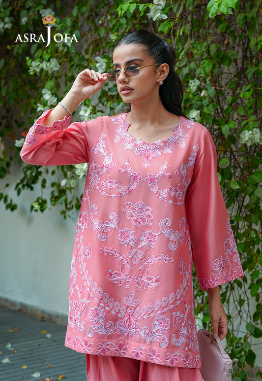 Asra Jofa ASAE-09 coral pink embroidered cambric kurta close-up with all-over white floral embroidery, scallop cuffs and round neckline detail