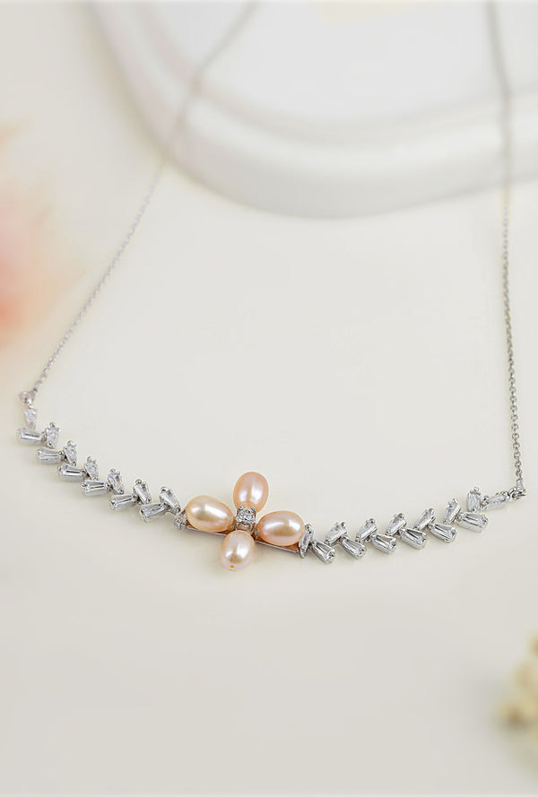 Floral Finesse Necklace