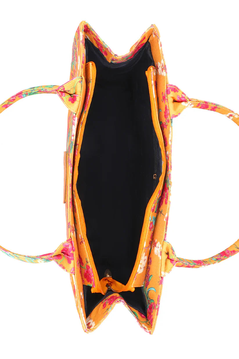 Stylish everyday canvas bag