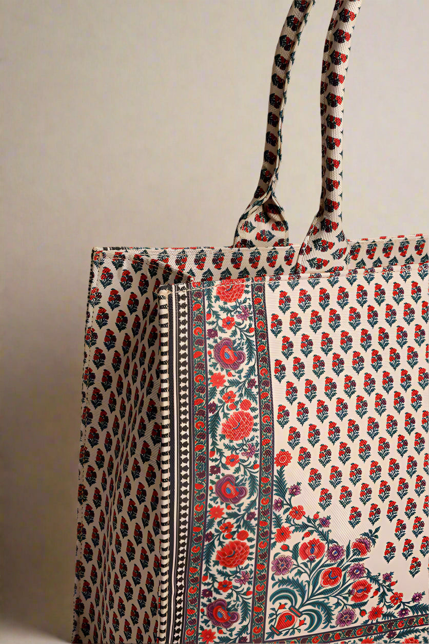 Stylish everyday canvas bag