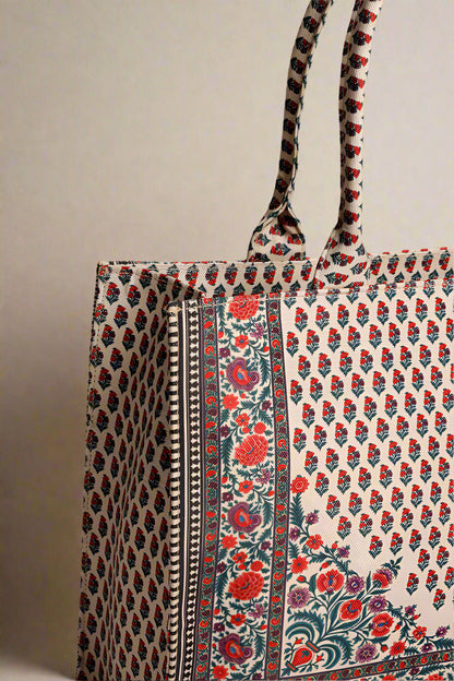 Stylish everyday canvas bag