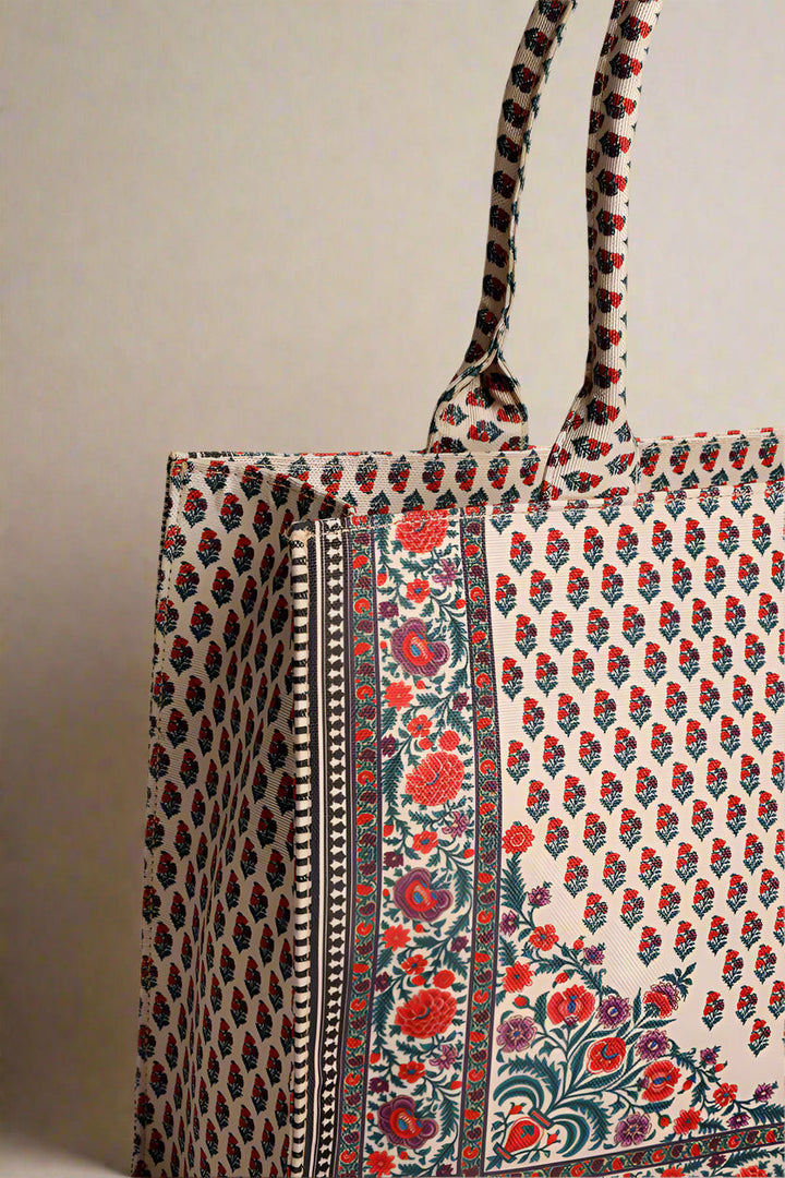 Stylish everyday canvas bag
