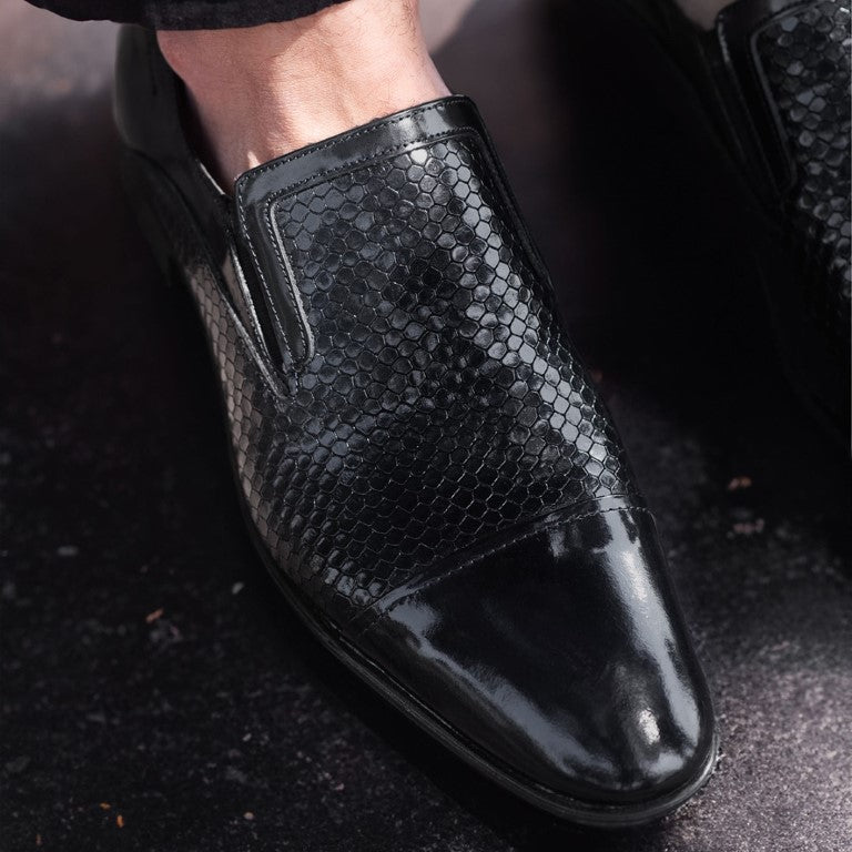 Turkiye-Designer Glazed Leather Shoes in Bold Black