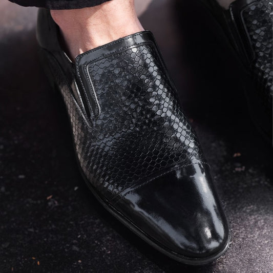 Turkiye-Designer Glazed Leather Shoes in Bold Black
