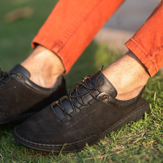 Turkish Ultra-athletic Leather Sneakers in Jet Black