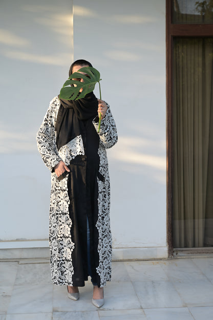 A016 BLACK WITH WHITE LACE TRENCH KAFTAN