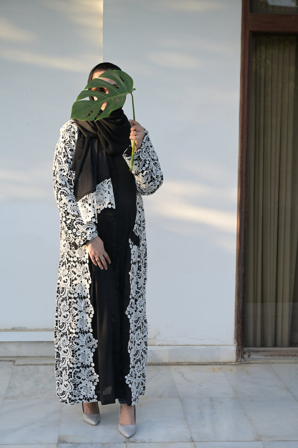 A016 BLACK WITH WHITE LACE TRENCH KAFTAN