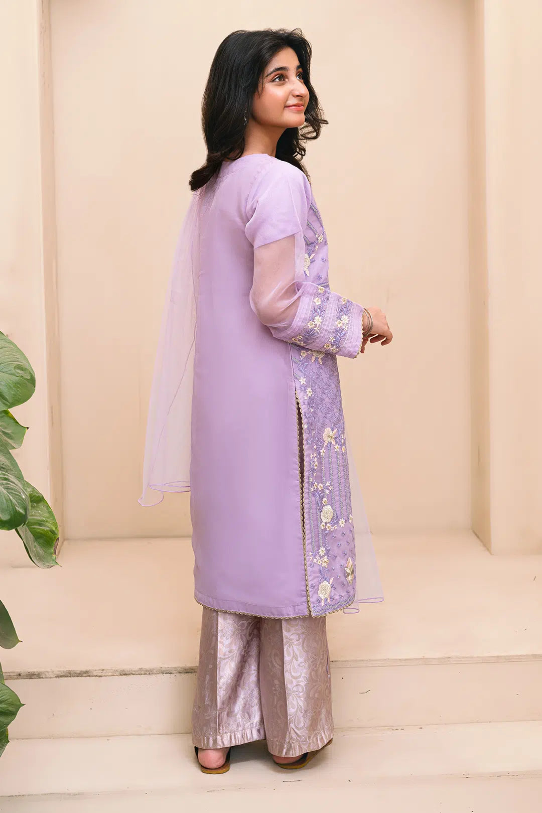Lilac Embroidered 3 Piece Suit /Organza Fabric SKU: RTWFDS-013