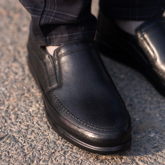 Turkish-Built Classic Leather Shoes in Bold Black