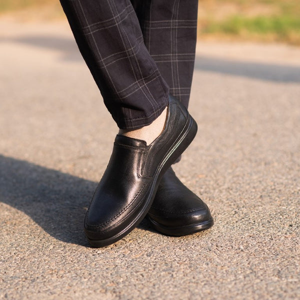 Turkish-Built Classic Leather Shoes in Bold Black