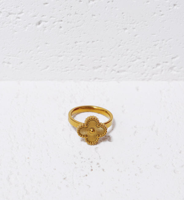 Clover Ring
