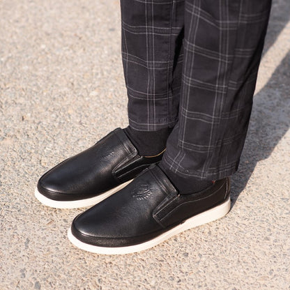 Men’s Turkiye-built Leather Shoes in Bold Black Color