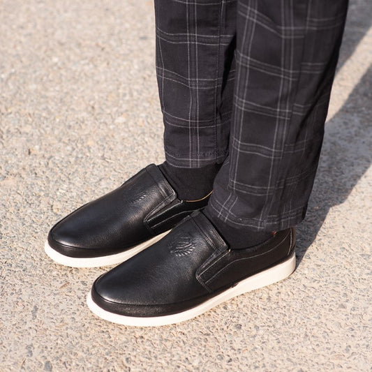 Men’s Turkiye-built Leather Shoes in Bold Black Color