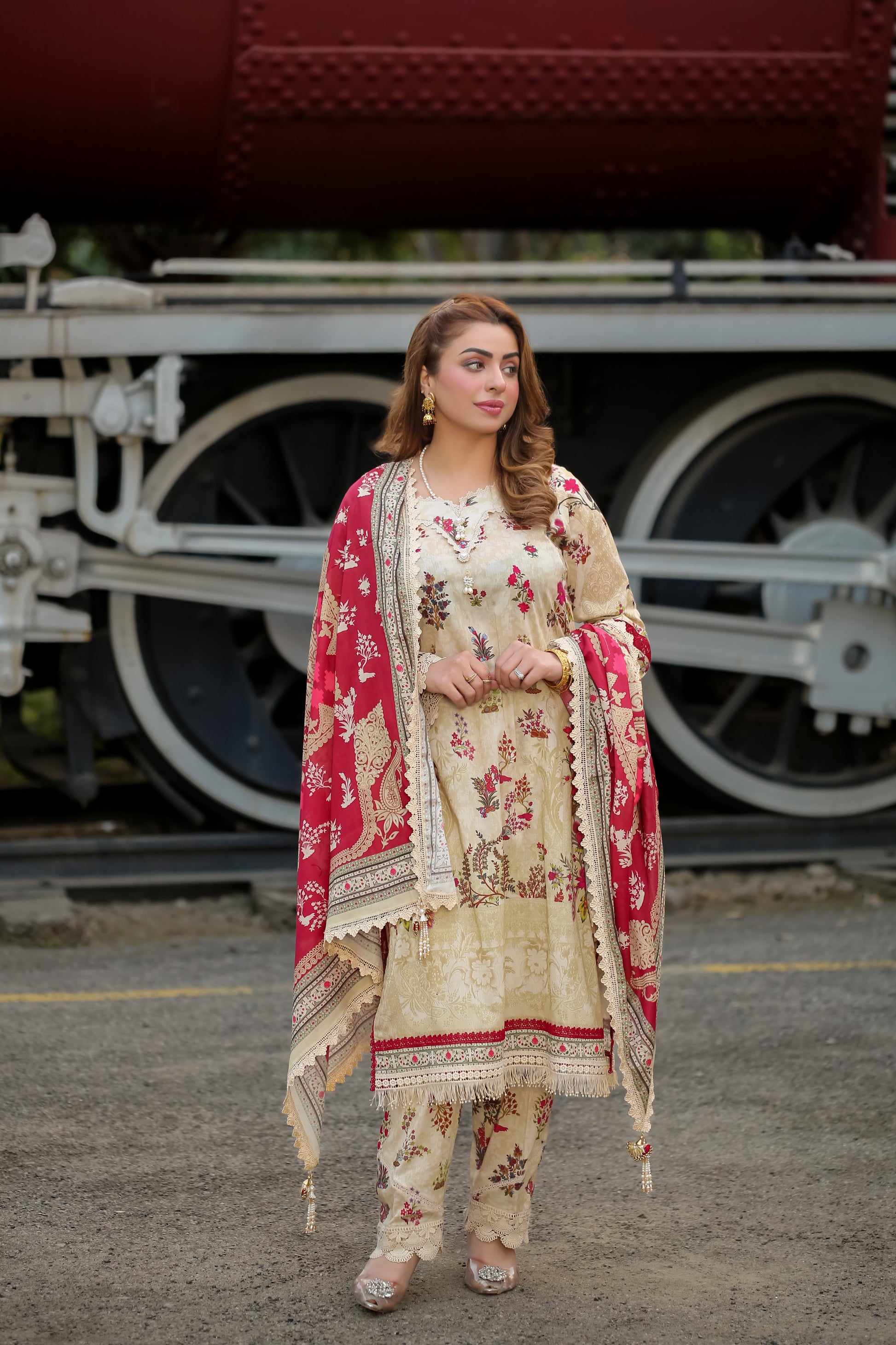 Saadia Ahmed LWSU-25P312 3-Pcs Printed Lawn Outfit with Red Embroidered Shawl and Elegant Design