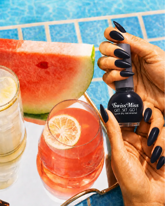 nail-enamel-black-294